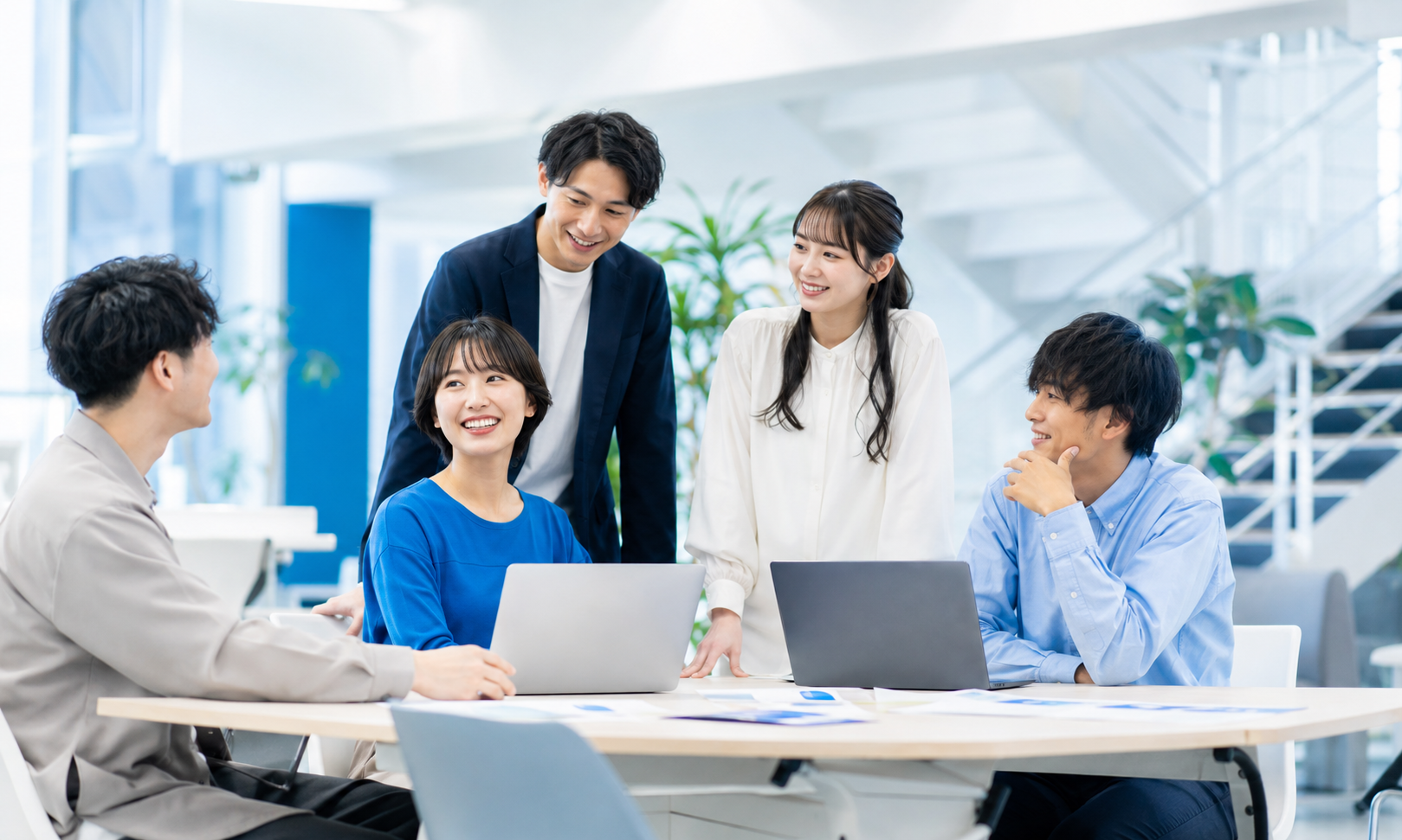 チームでの打ち合わせの様子